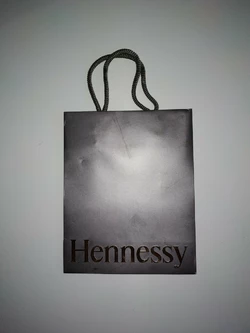 Нові паперові пакети подарункові Hennessy 20*16см