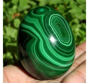 Камінь малахіт у формі яйця RESTEQ. Яйце з натурального малахіту 4 см. Кам'яне яйце